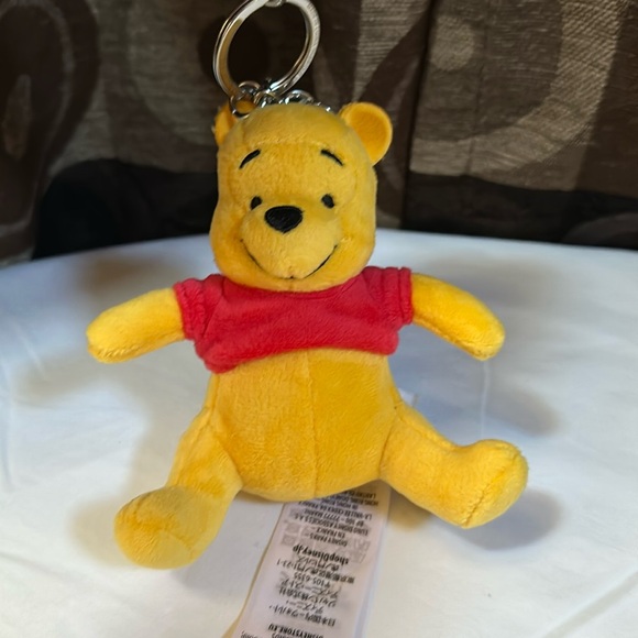 AUTHENTIC DISNEY Merchandise WINNIE The POOH Plush Bag Charm/Keyring NWOT - Picture 2 of 14